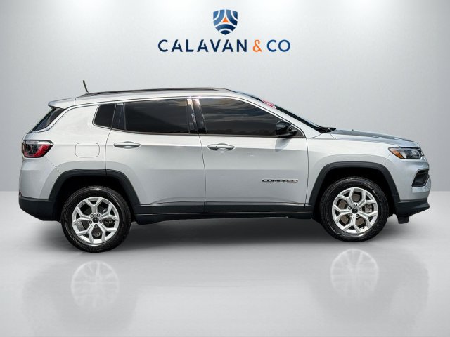 Used 2025 Jeep Compass Latitude AWD/4WD image 8