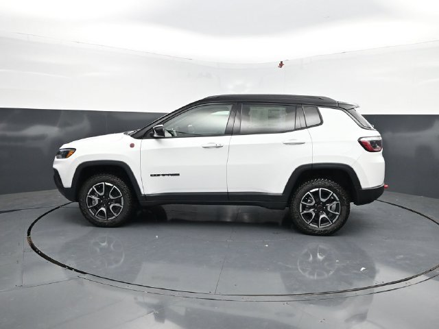 New 2026 Jeep Compass Trailhawk w/ Sun, Sound & Navigation Group AWD/4WD image 5