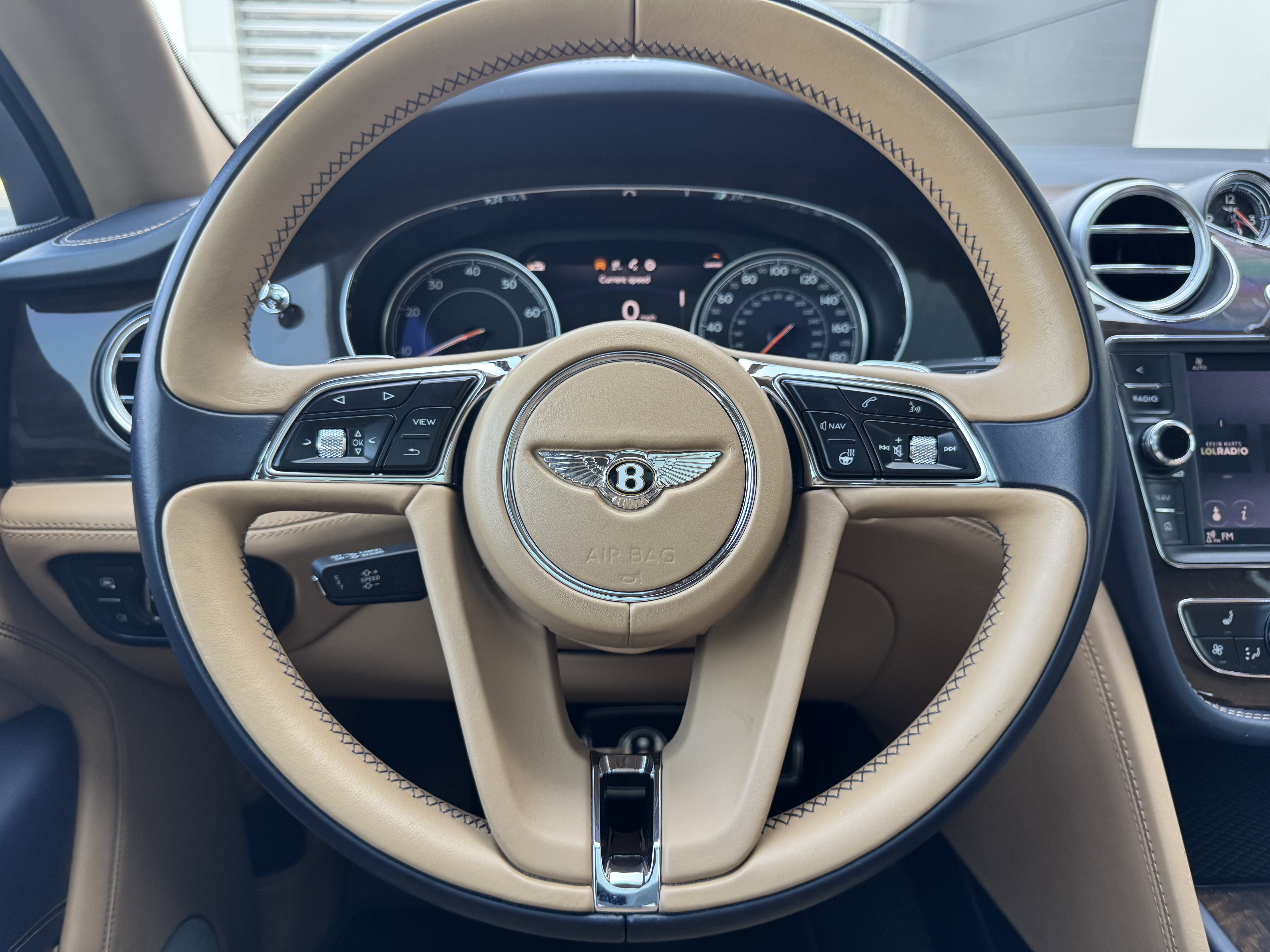 Used 2019 Bentley Bentayga AWD/4WD image 15