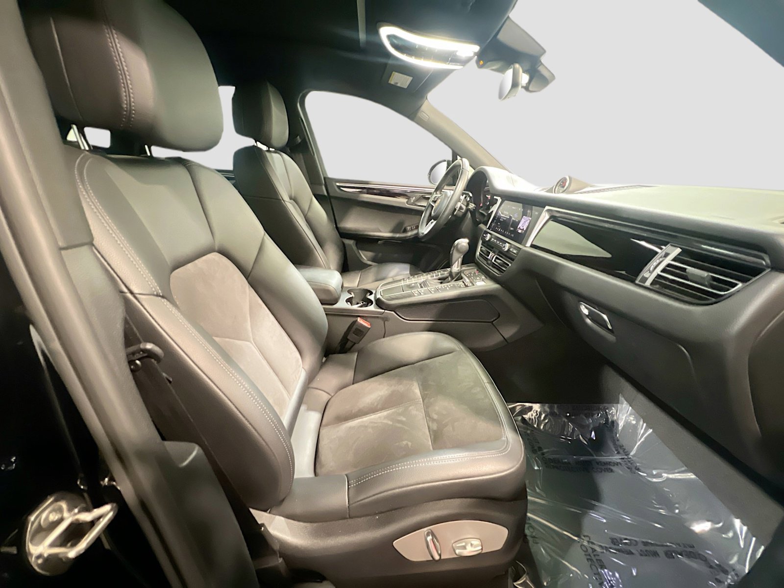 Used 2021 Porsche Macan image 22