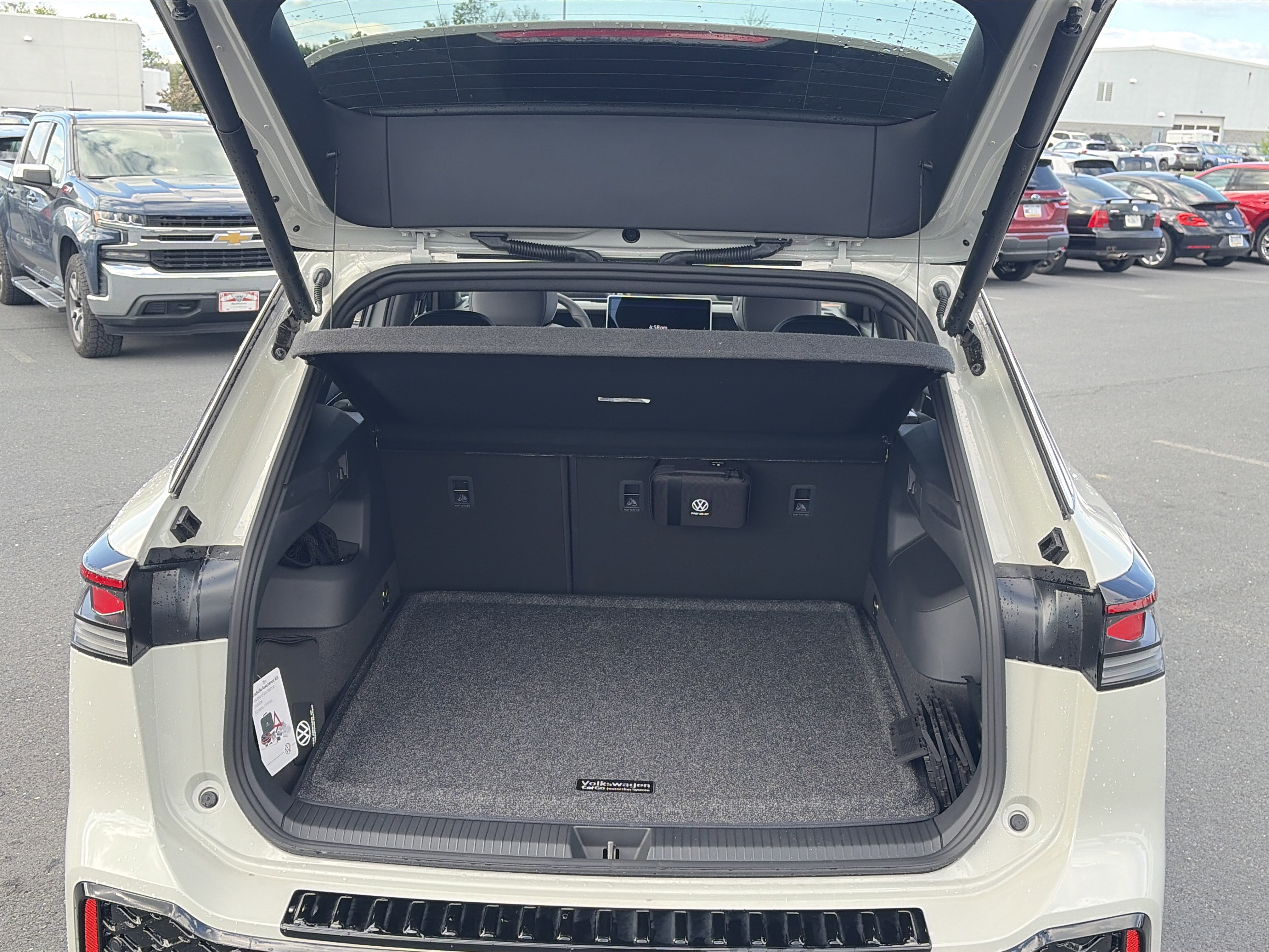 Used 2026 Volkswagen Tiguan SEL R-Line AWD/4WD image 33