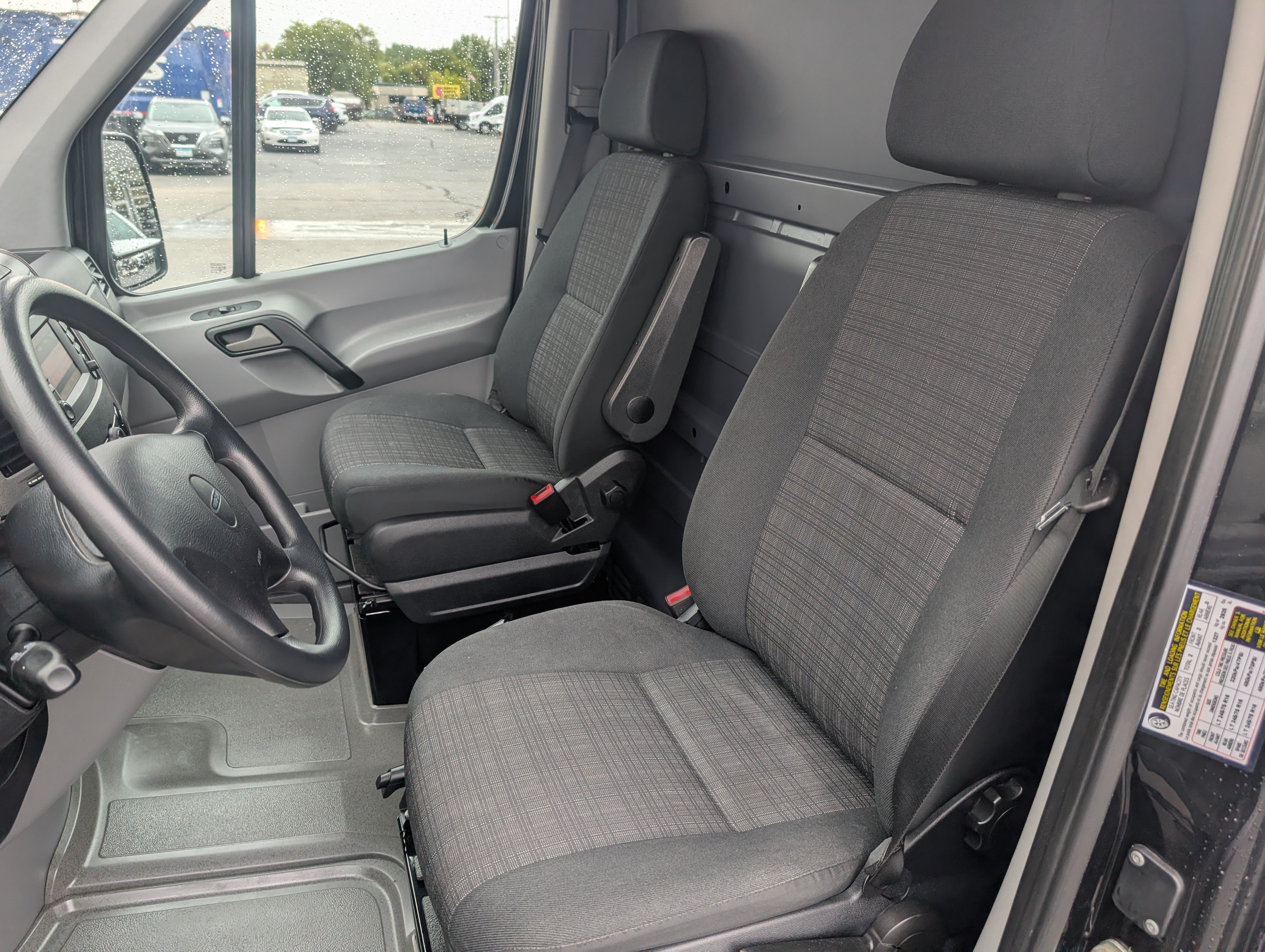 Used 2015 Freightliner Sprinter 2500 RWD image 11