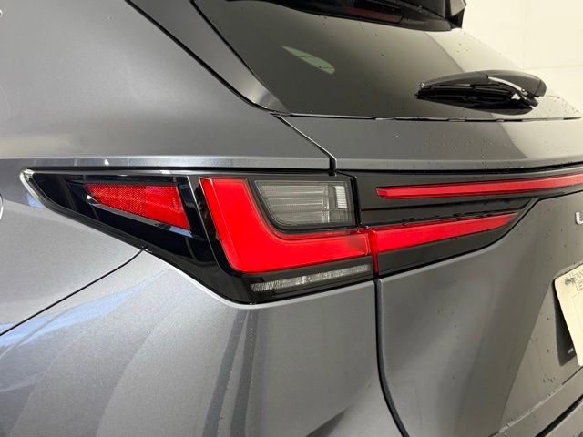 Used 2025 Lexus NX 250 FWD w/ Towing Package (2000 Lbs) image 13
