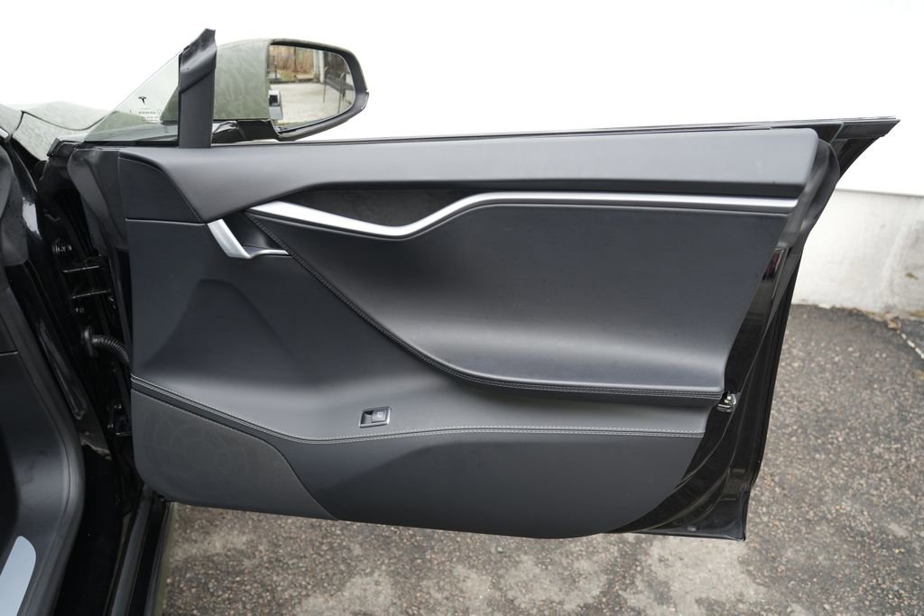 Used 2020 Tesla Model S Performance image 32