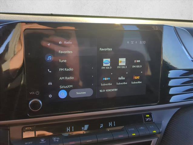 Used 2025 Toyota Camry SE image 12