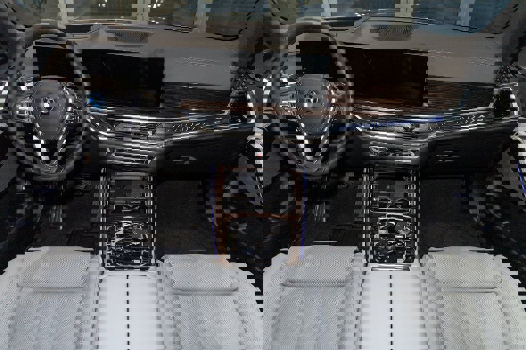 New 2026 BMW X5 xDrive50e w/ Climate Comfort Package image 39