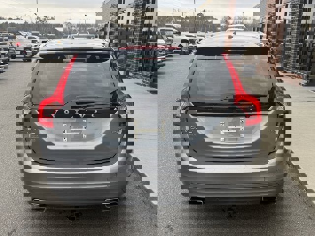 Used 2017 Volvo V60 T5 Premier w/ Convenience Package image 5