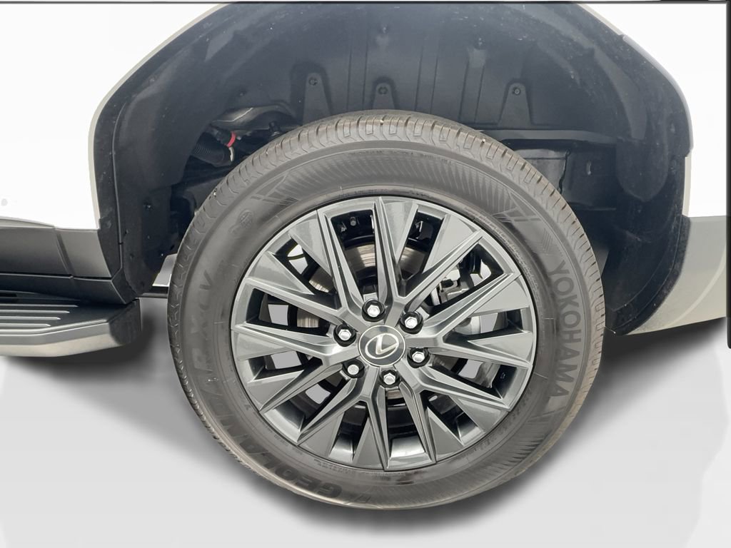 Used 2025 Lexus GX 550 w/ Accessory Package (31) AWD/4WD image 11