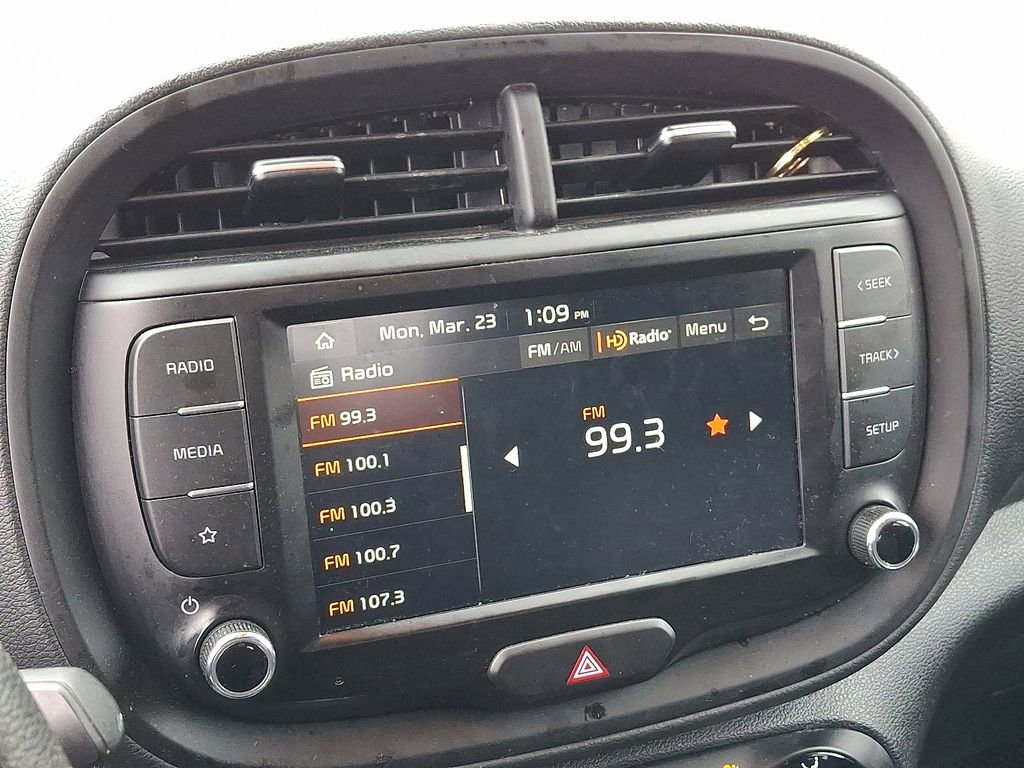 Used 2023 Kia Soul LX image 17