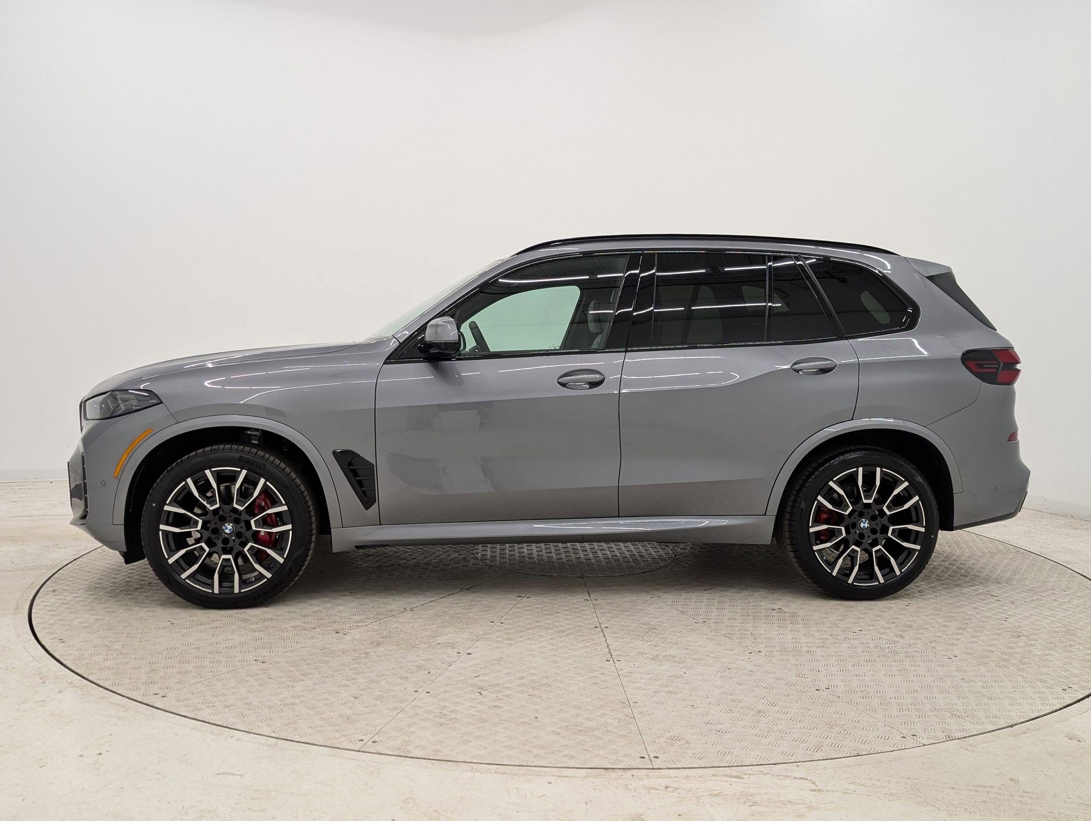 New 2026 BMW X5 sDrive40i w/ M Sport Package image 2