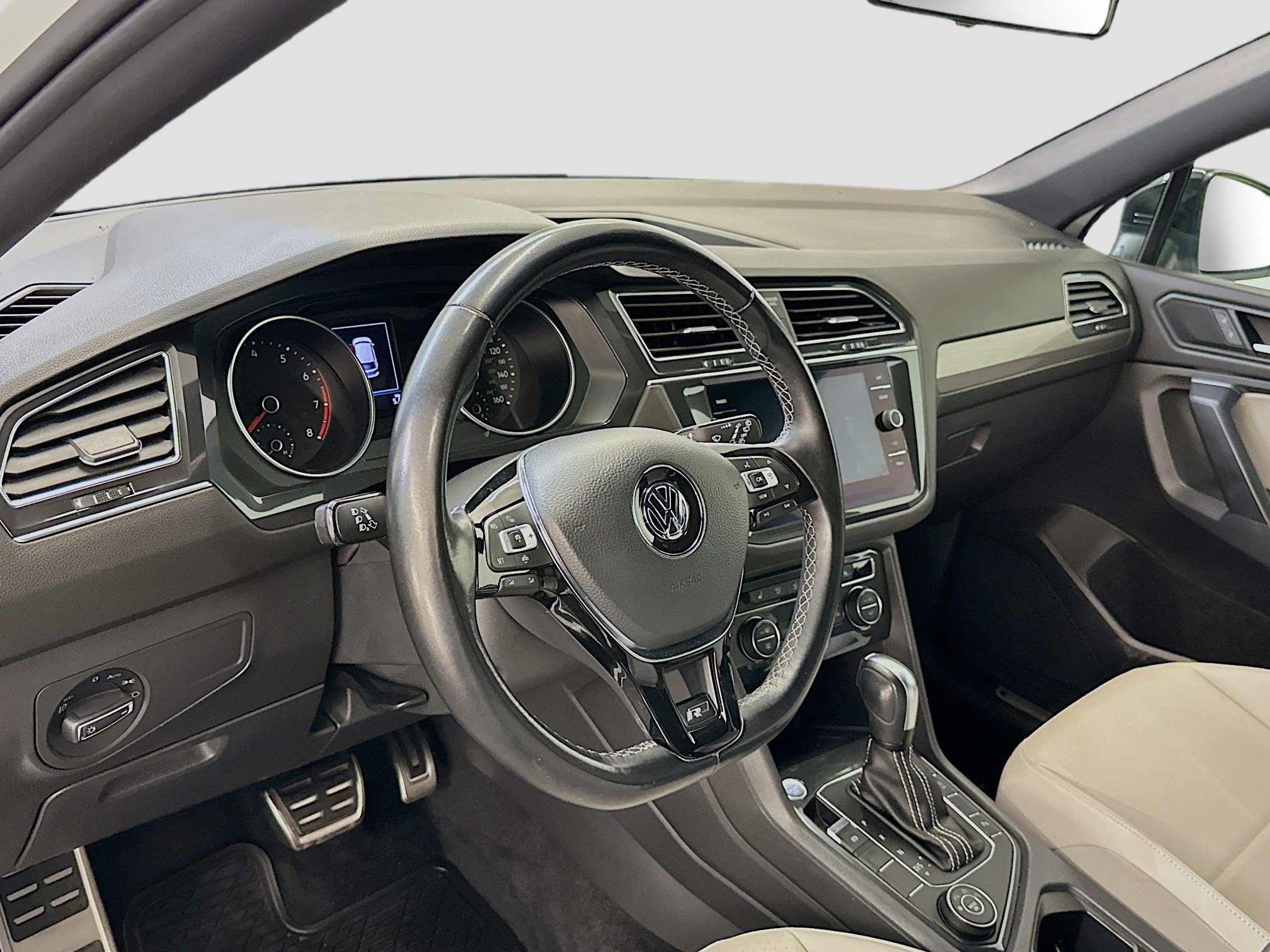 Used 2021 Volkswagen Tiguan SE R-Line image 18