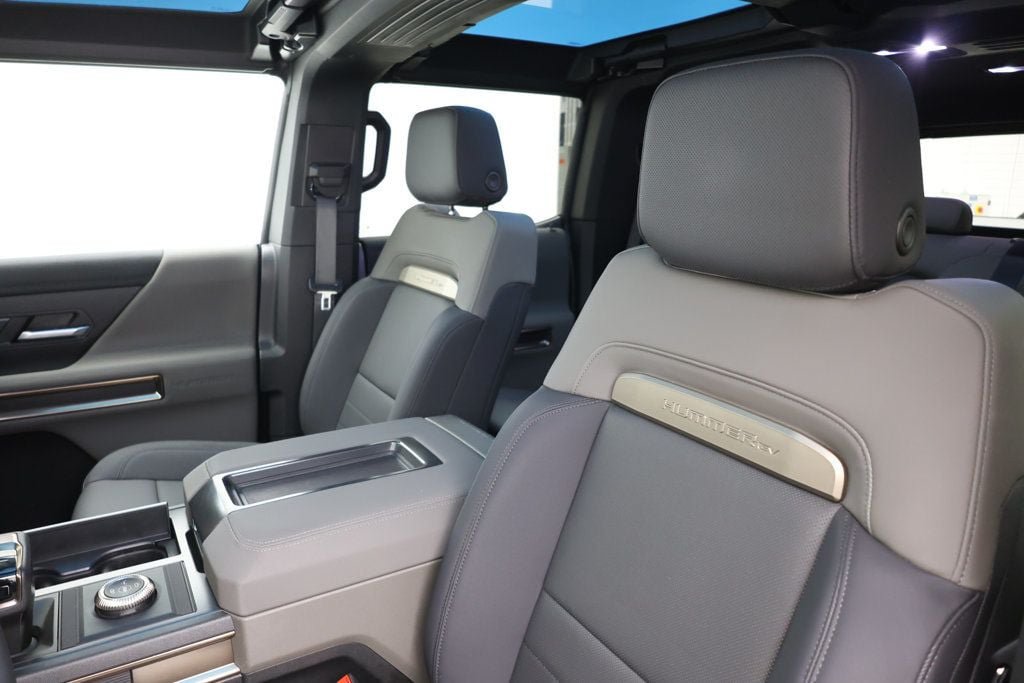 Used 2025 GMC Hummer EV 3X w/ LPO, Illumination Package AWD/4WD image 18