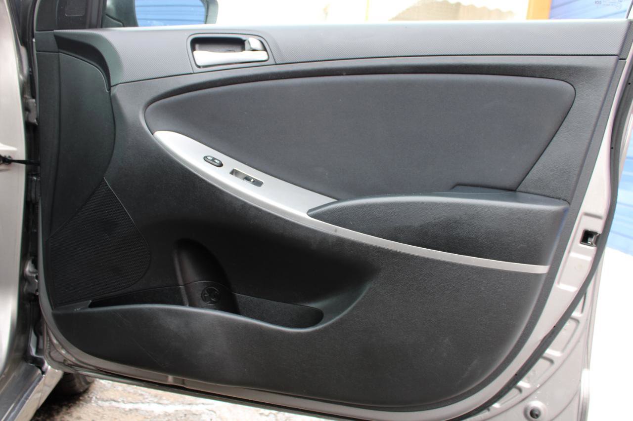 Used 2017 Hyundai Accent SE FWD image 42