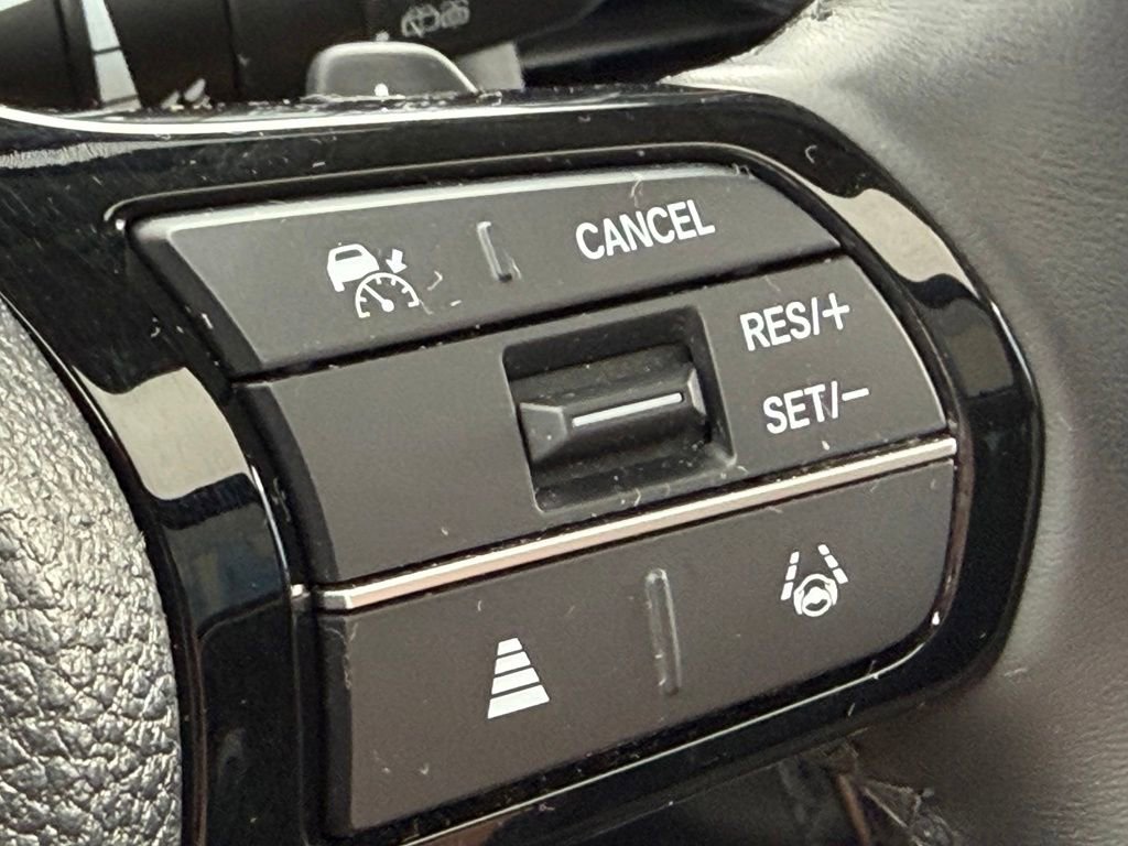 Used 2023 Honda Pilot Touring image 7