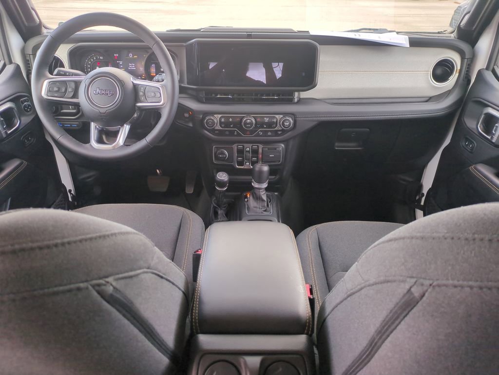 Used 2025 Jeep Wrangler Unlimited Sahara w/ Safety Group AWD/4WD image 16