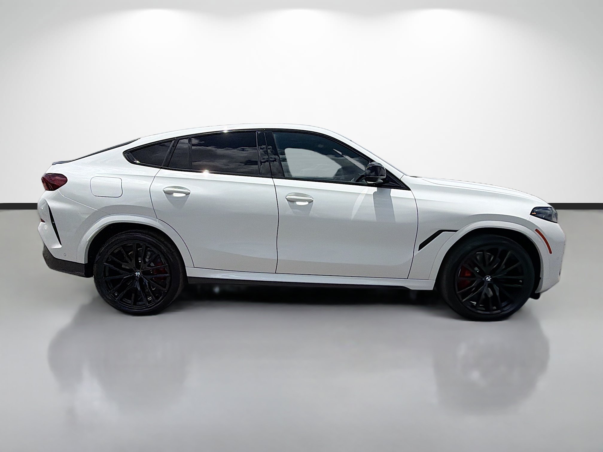 New 2027 BMW X6 M60i AWD/4WD image 2