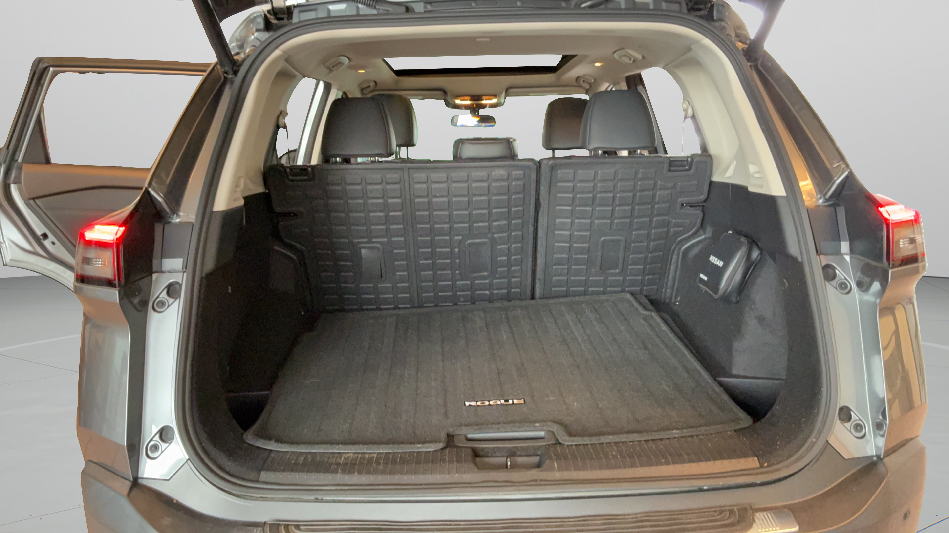 Used 2023 Nissan Rogue SV w/ SV Premium B Package FWD image 33