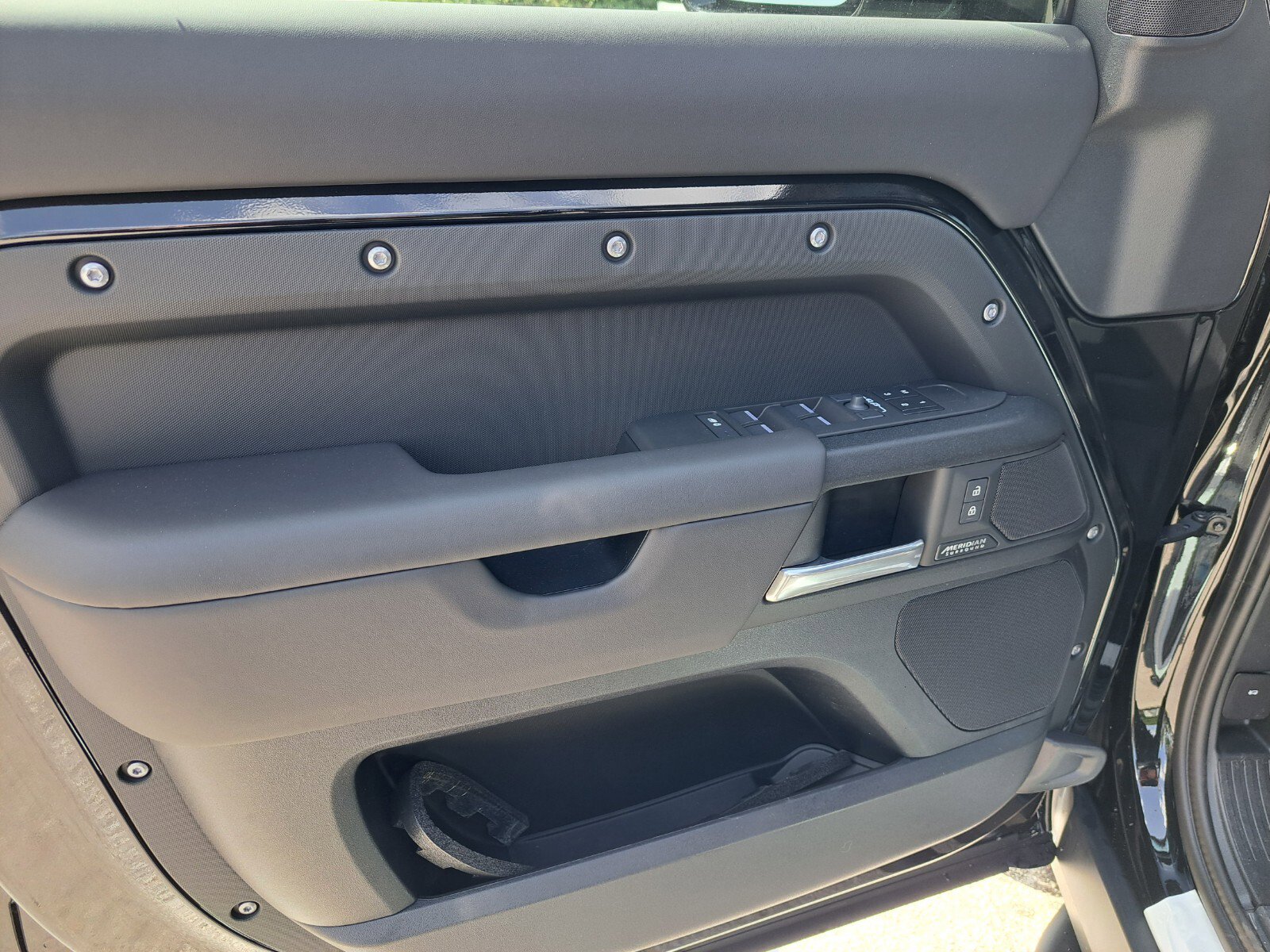 New 2025 Land Rover Defender 110 X image 10