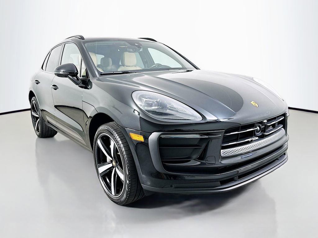 Certified 2023 Porsche Macan AWD/4WD image 7