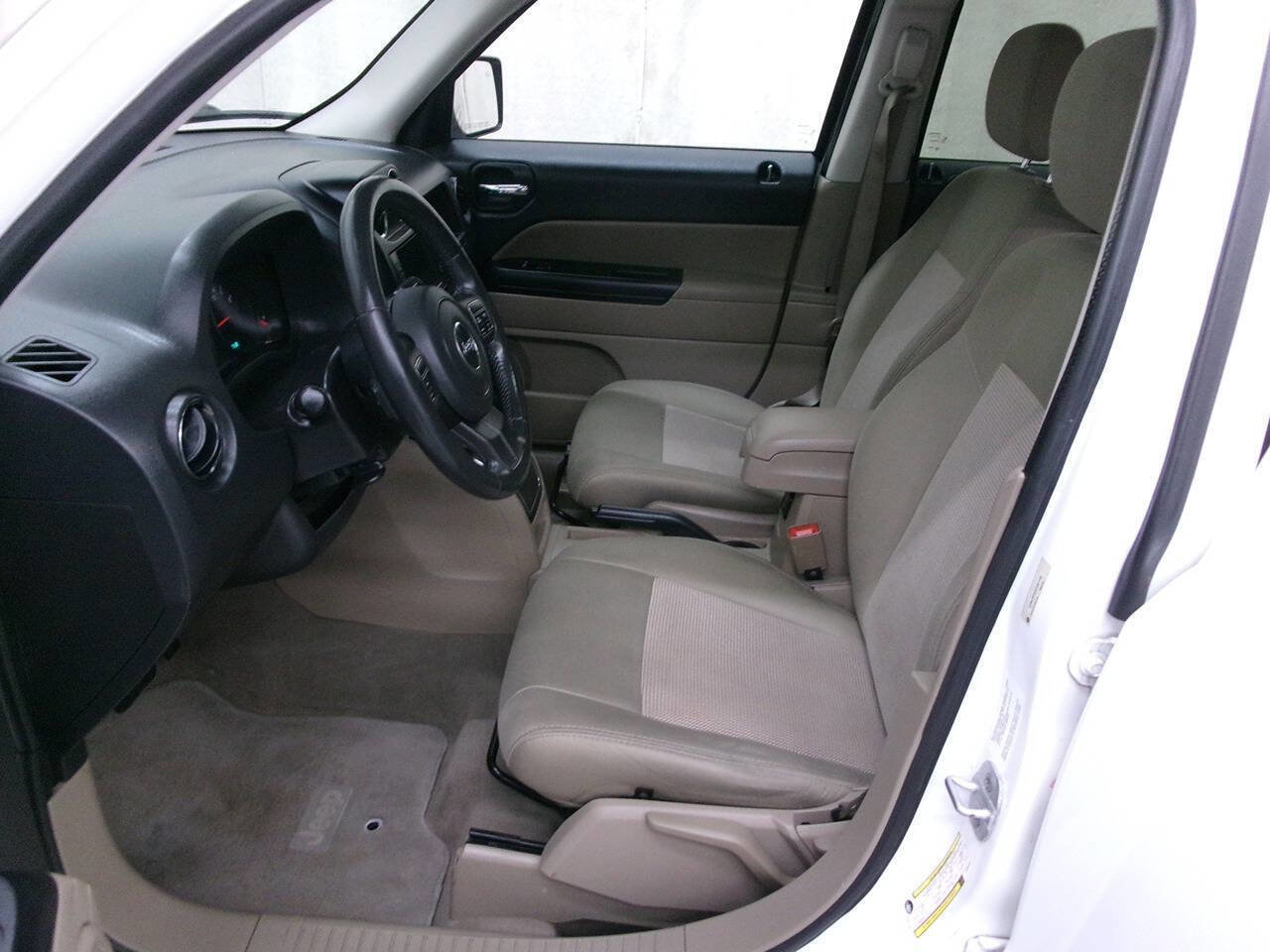 Used 2012 Jeep Patriot Latitude w/ Sun/Sound Group AWD/4WD image 15
