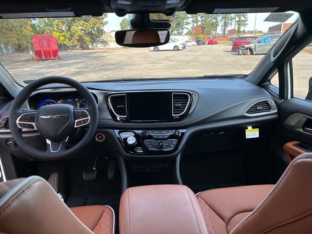 Used 2026 Chrysler Pacifica Pinnacle image 25