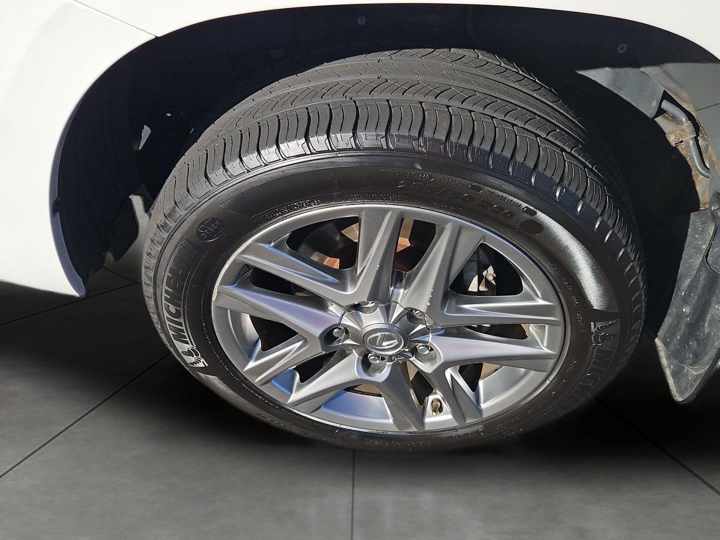 Used 2015 Lexus LX 570 4WD image 12