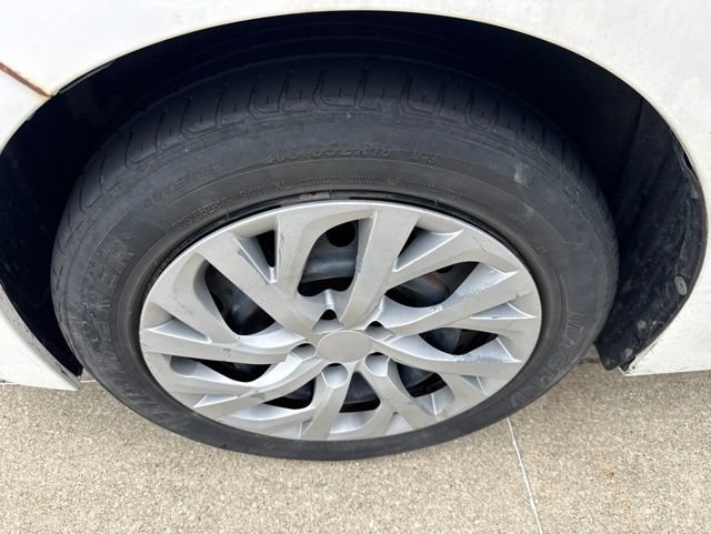 Used 2014 Toyota Corolla LE FWD image 2