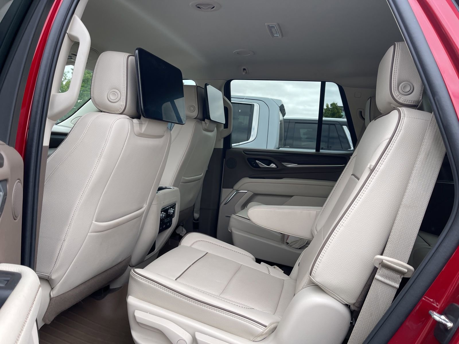 Used 2024 GMC Yukon Denali AWD/4WD image 4