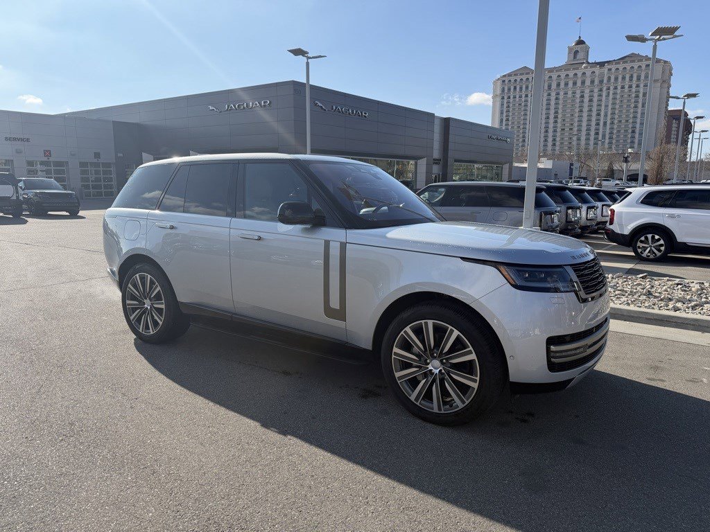 Used 2023 Land Rover Range Rover SE image 11