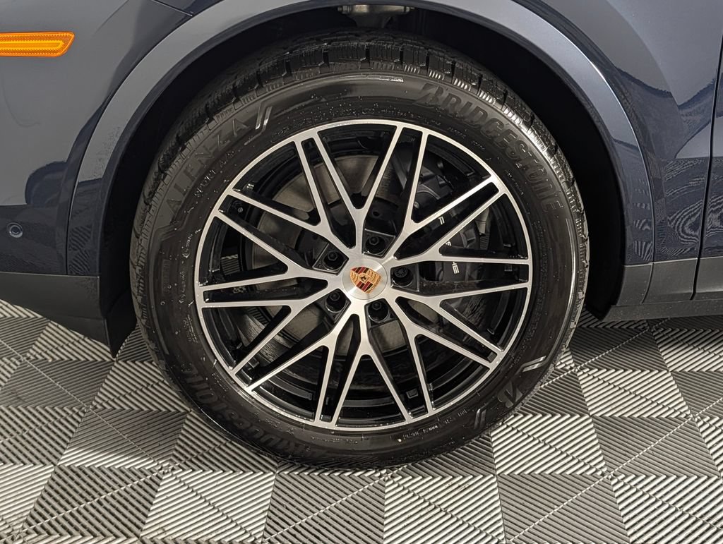 New 2026 Porsche Cayenne Coupe AWD/4WD image 12