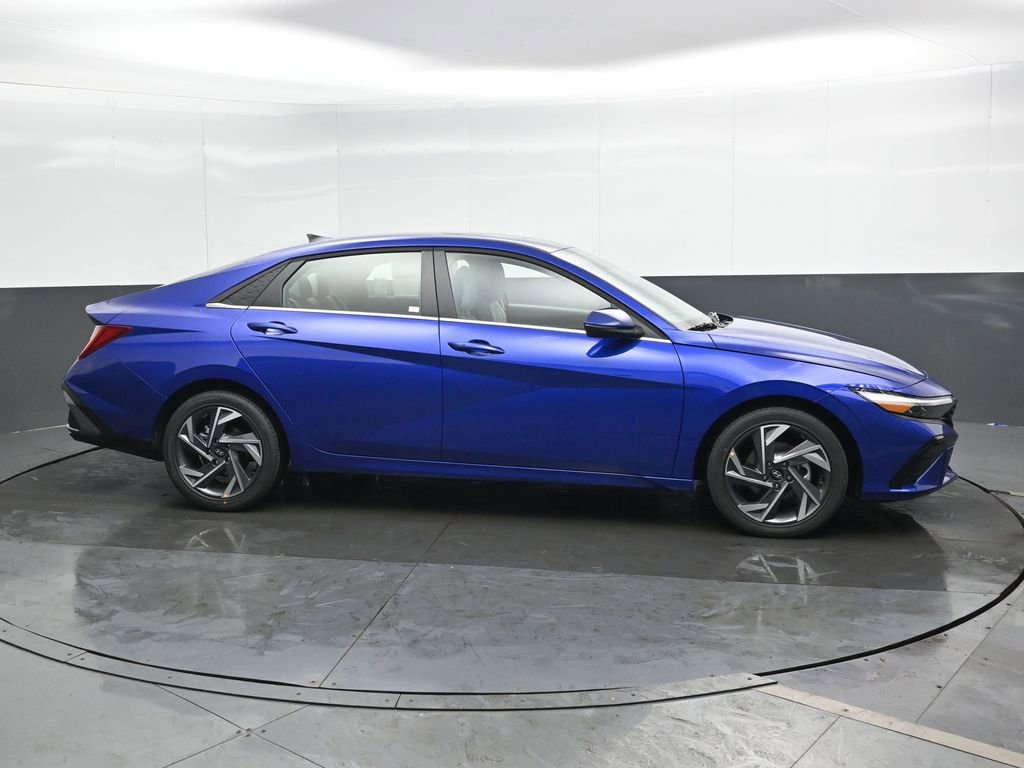 New 2026 Hyundai Elantra Limited image 3