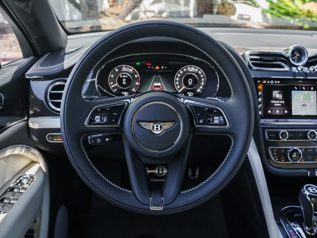 Used 2025 Bentley Bentayga Extended Wheelbase AWD/4WD image 15