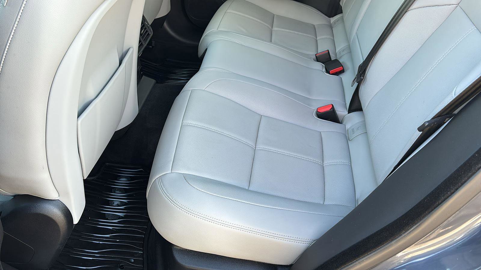 Used 2025 Land Rover Range Rover Velar Dynamic SE image 15