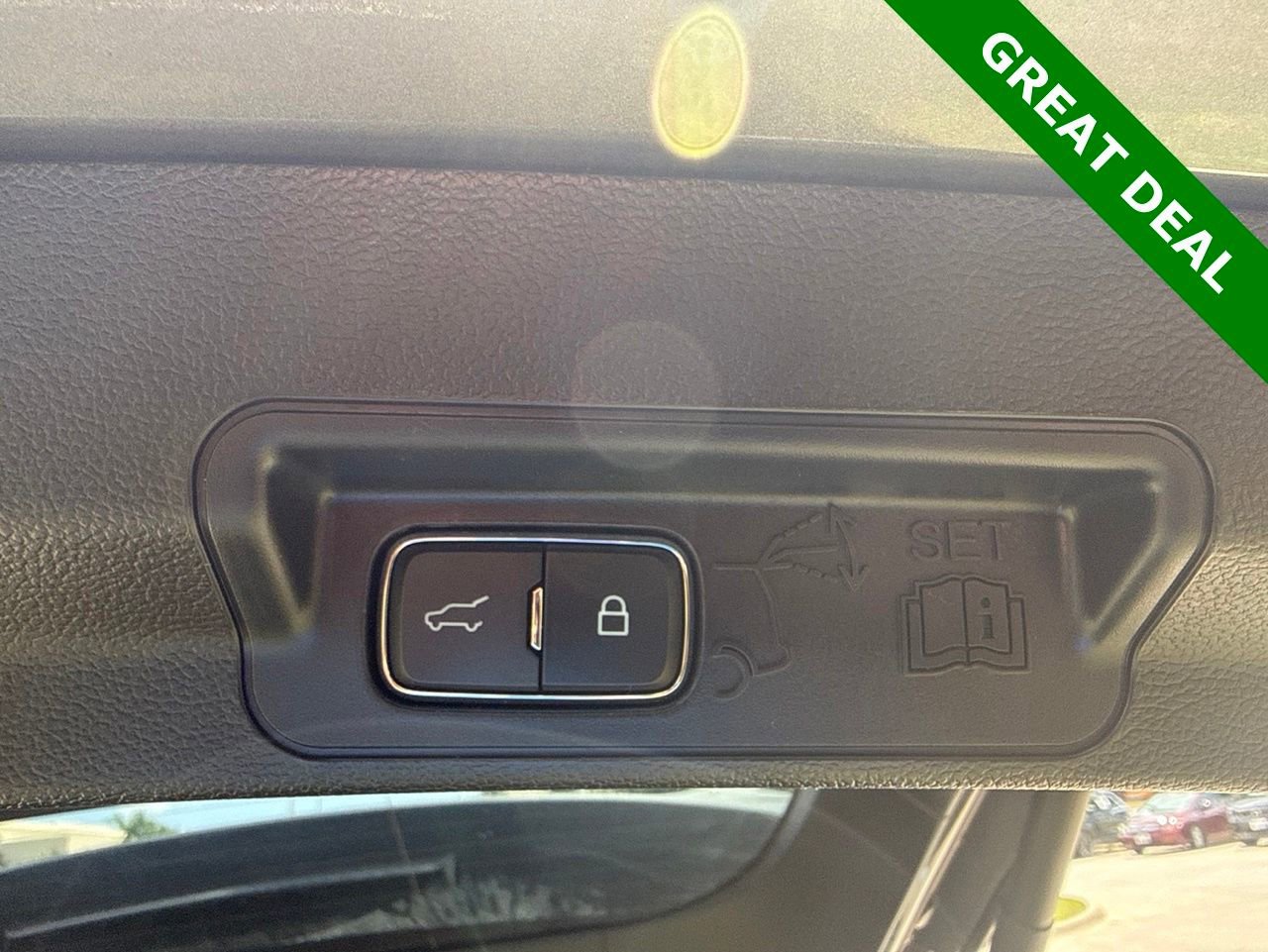 Used 2024 Ford Explorer Limited w/ Limited Technology Package RWD image 7
