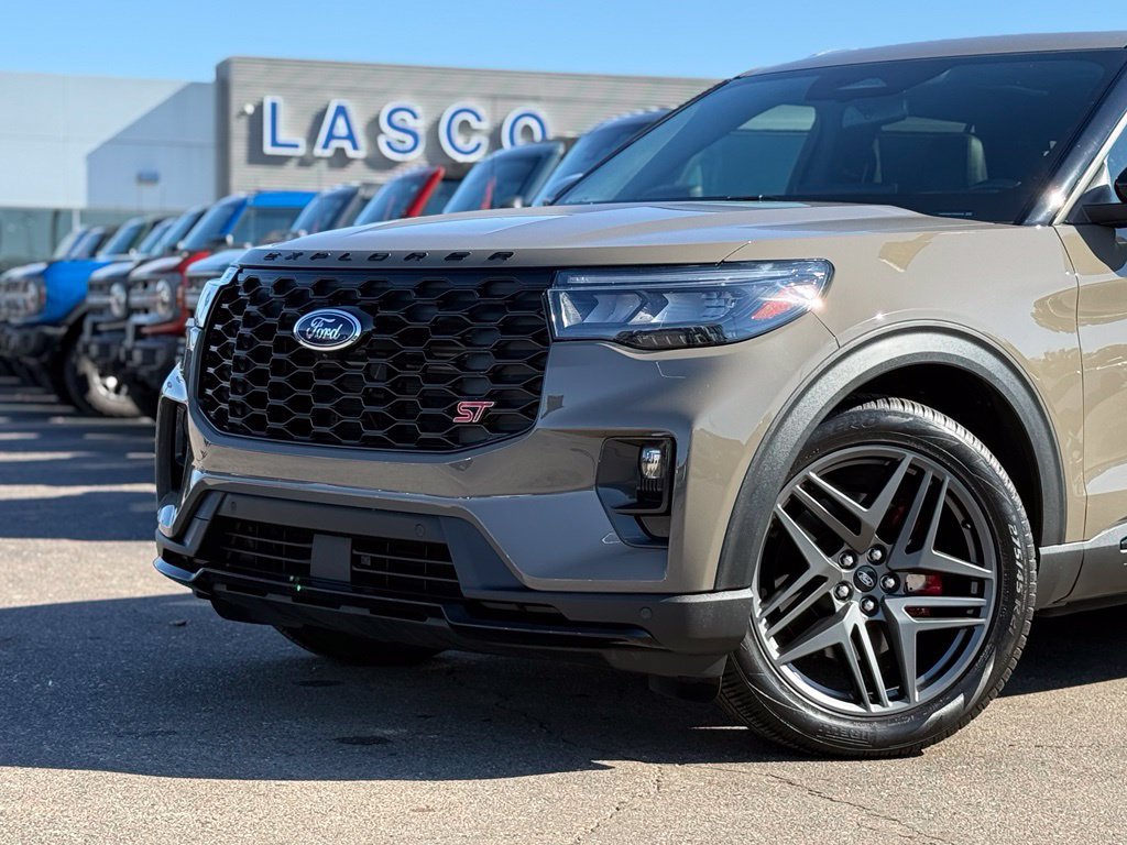 Used 2026 Ford Explorer ST w/ Sun And Sound Package AWD/4WD image 35