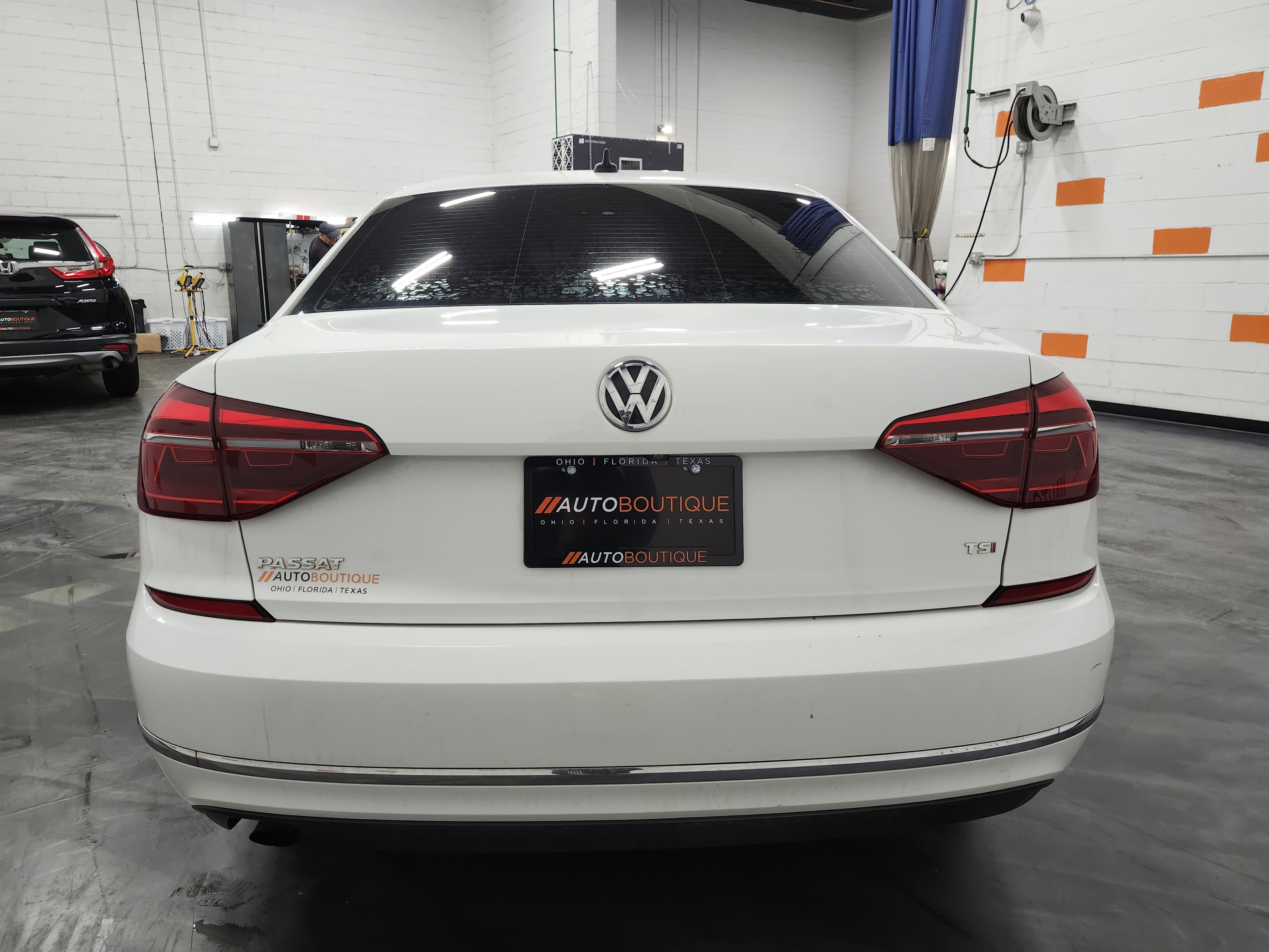 Used 2019 Volkswagen Passat 2.0T Wolfsburg w/ Wheels & Sunroof Package image 16