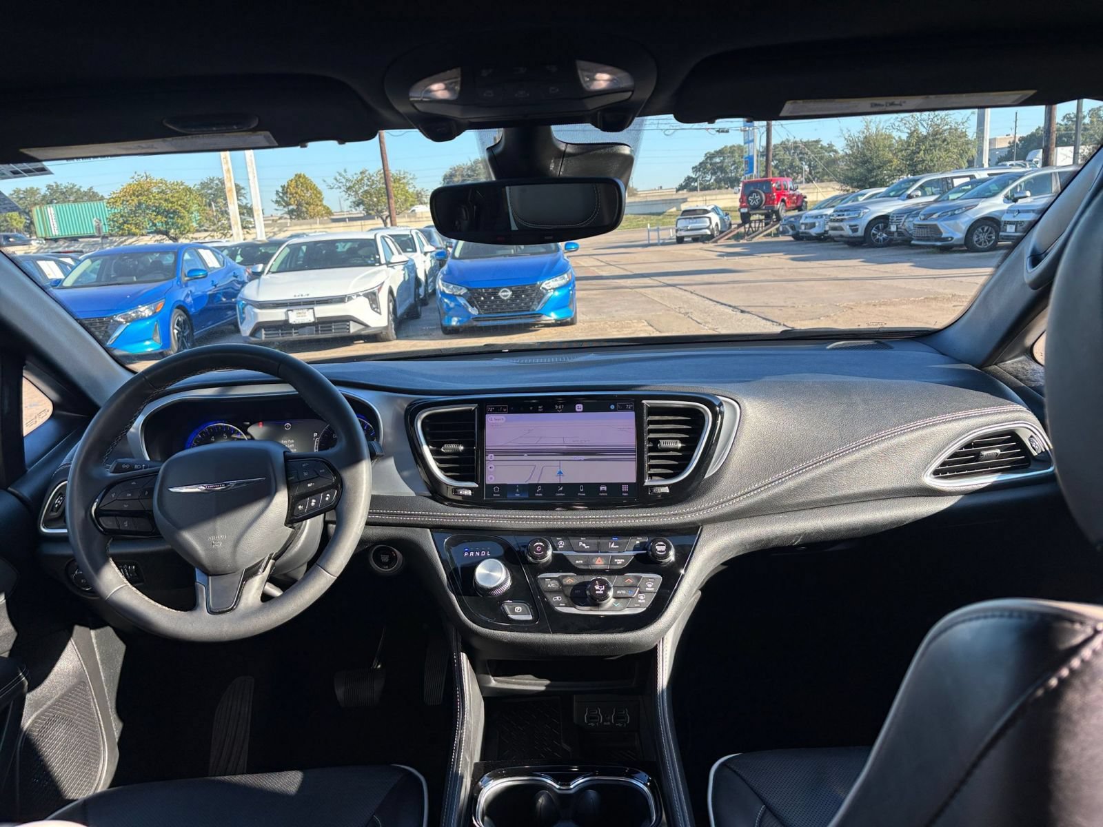 Used 2025 Chrysler Pacifica Limited FWD image 37