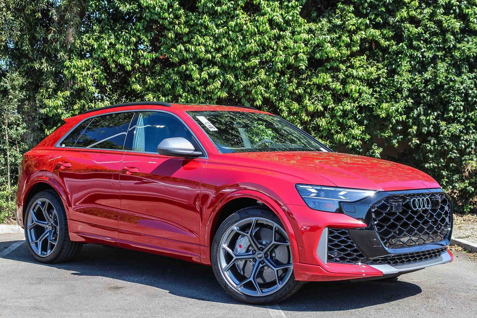 New 2025 Audi RS Q8 performance