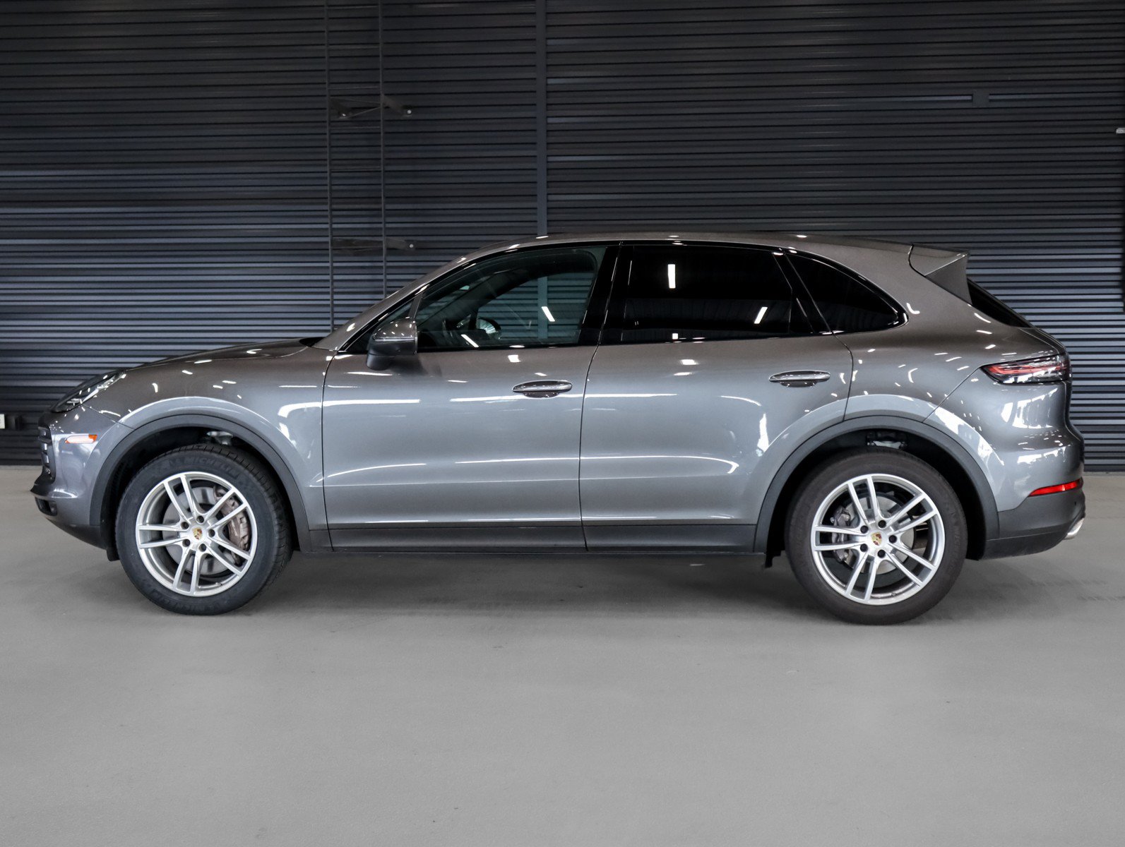 Used 2023 Porsche Cayenne AWD/4WD image 2