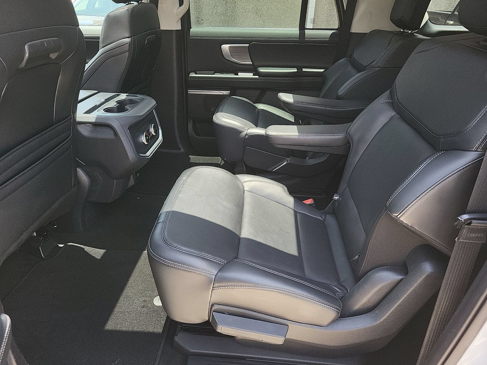Used 2025 Ford Expedition Max Platinum AWD/4WD image 26