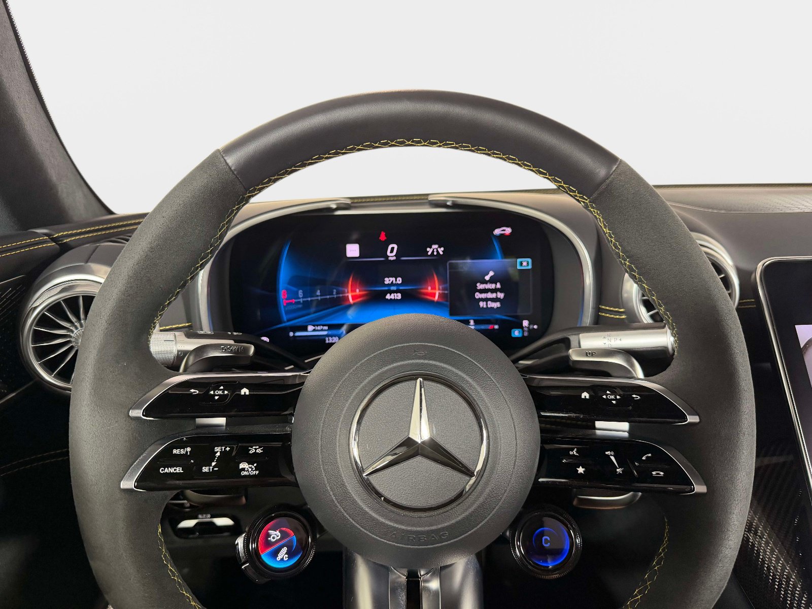 Used 2025 Mercedes-Benz SL 63 AMG 4MATIC w/ AMG Aerodynamics Package image 32