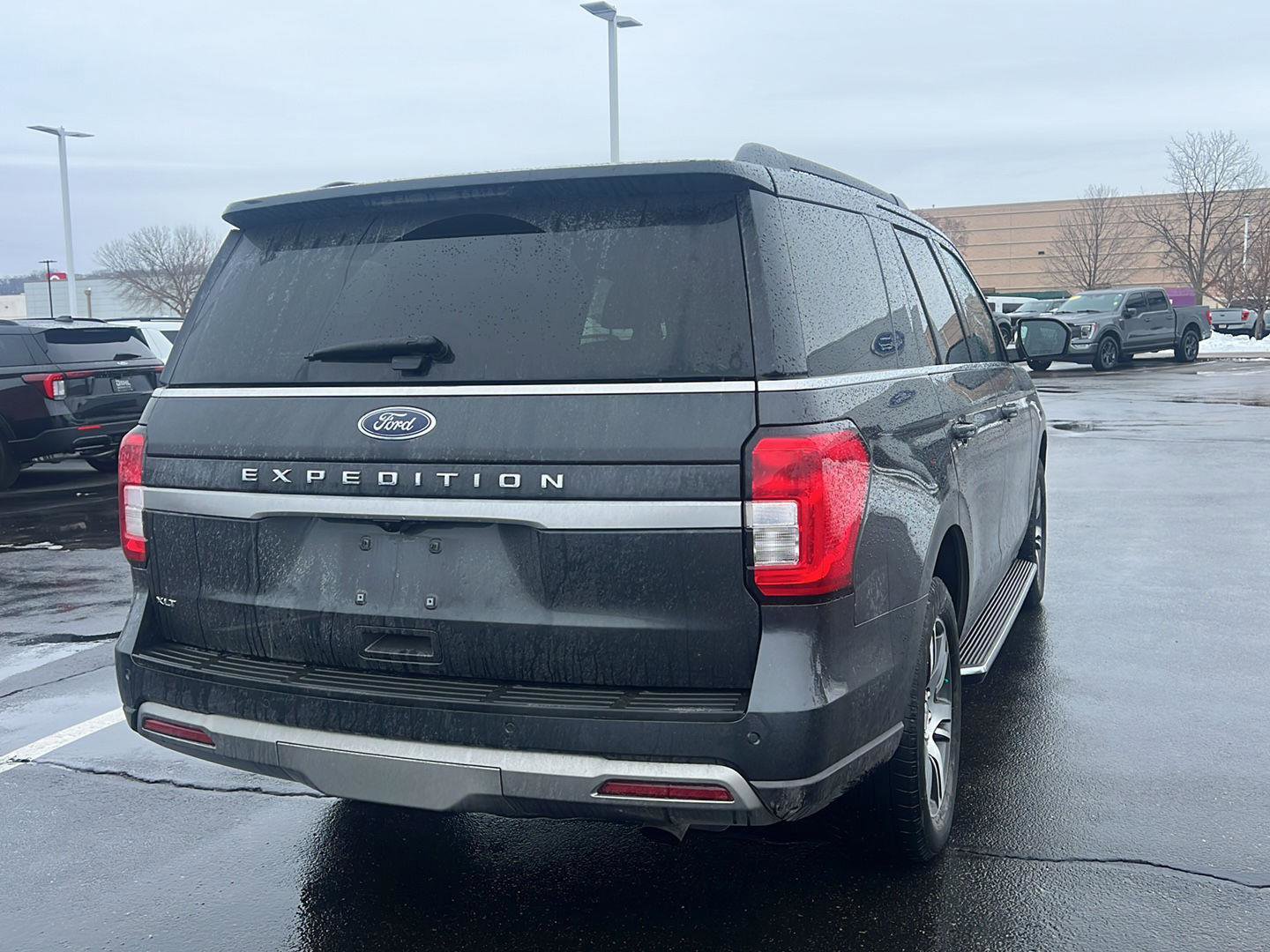 Used 2023 Ford Expedition XLT image 6