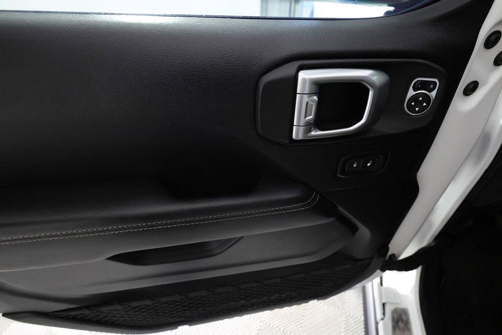 Used 2020 Jeep Gladiator Rubicon AWD/4WD image 17