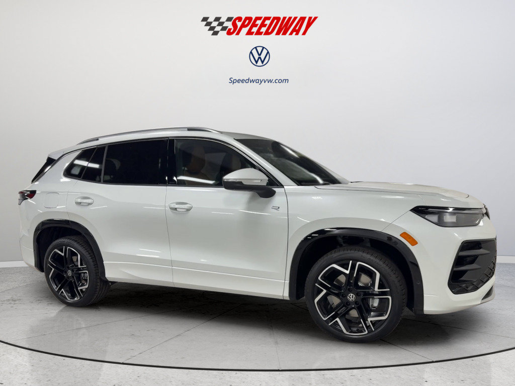 New 2026 Volkswagen Tiguan SEL R-Line AWD/4WD image 3