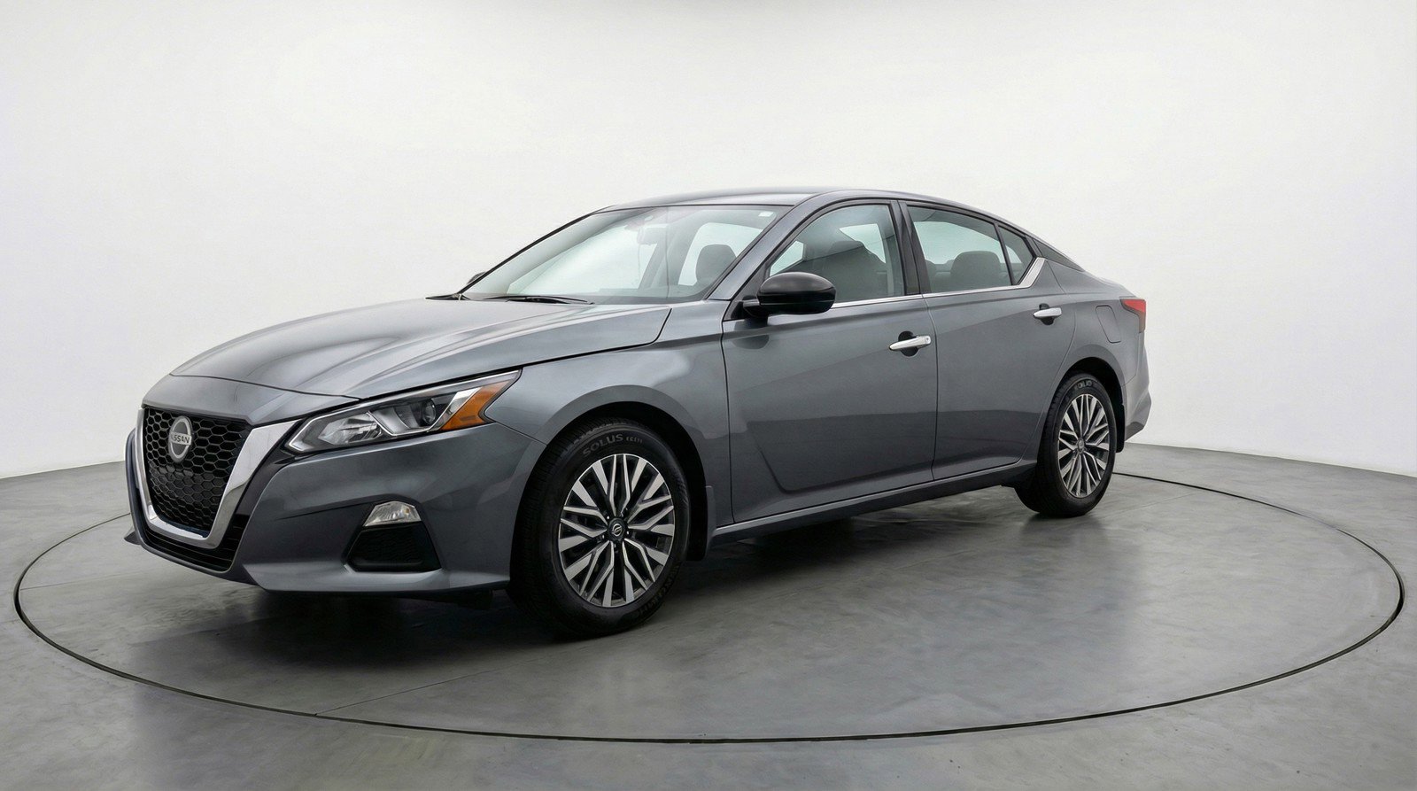 Used 2025 Nissan Altima 2.5 SV image 3