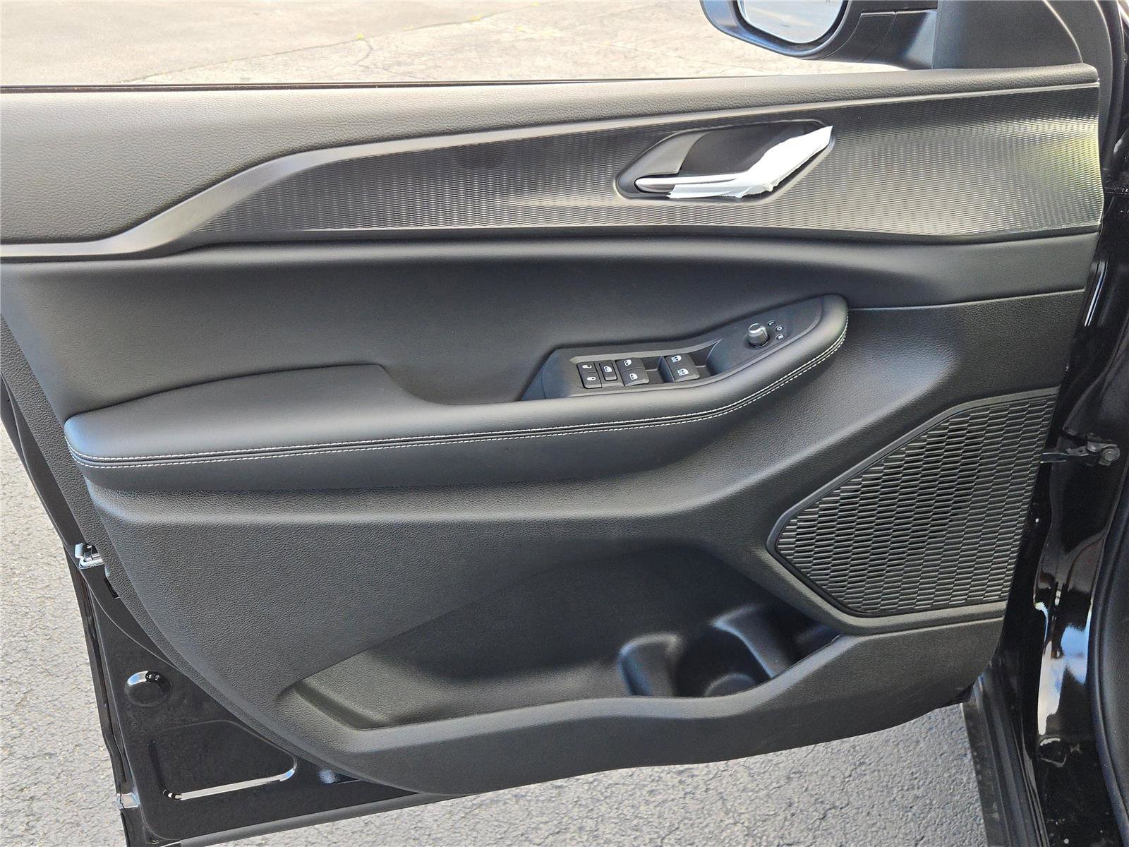 New 2025 Jeep Grand Cherokee L Laredo w/ MOPAR Finishing Package image 22