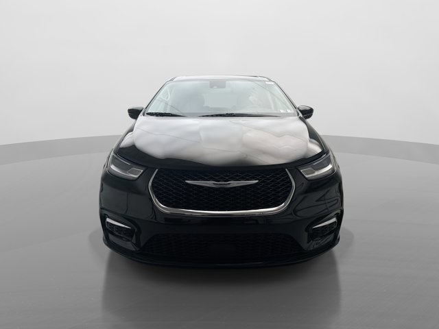 Used 2023 Chrysler Pacifica Touring-L FWD image 8
