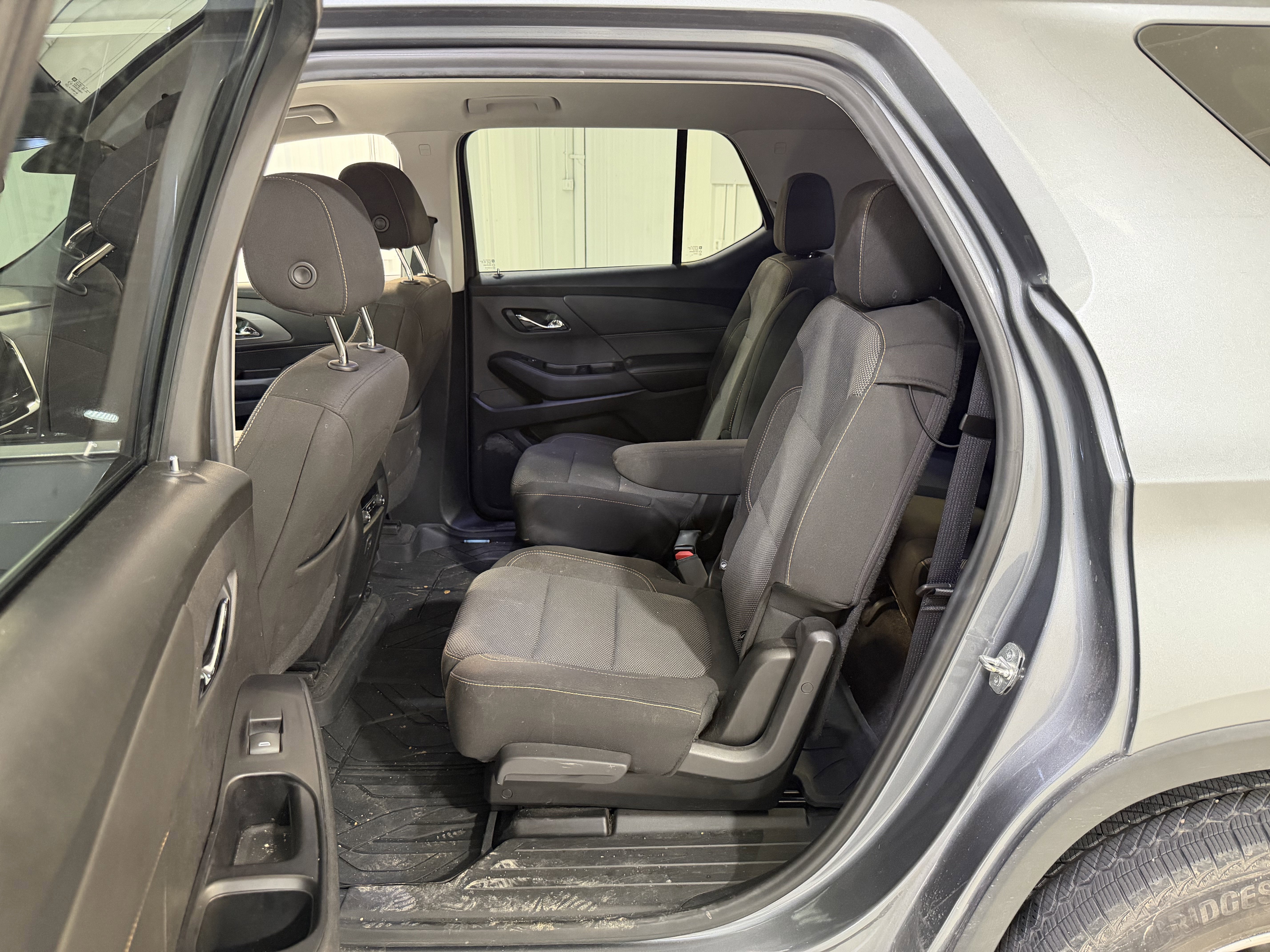 Used 2019 Chevrolet Traverse LT FWD image 11