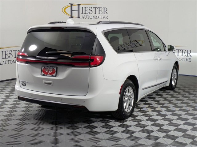 Used 2021 Chrysler Pacifica Touring-L image 5