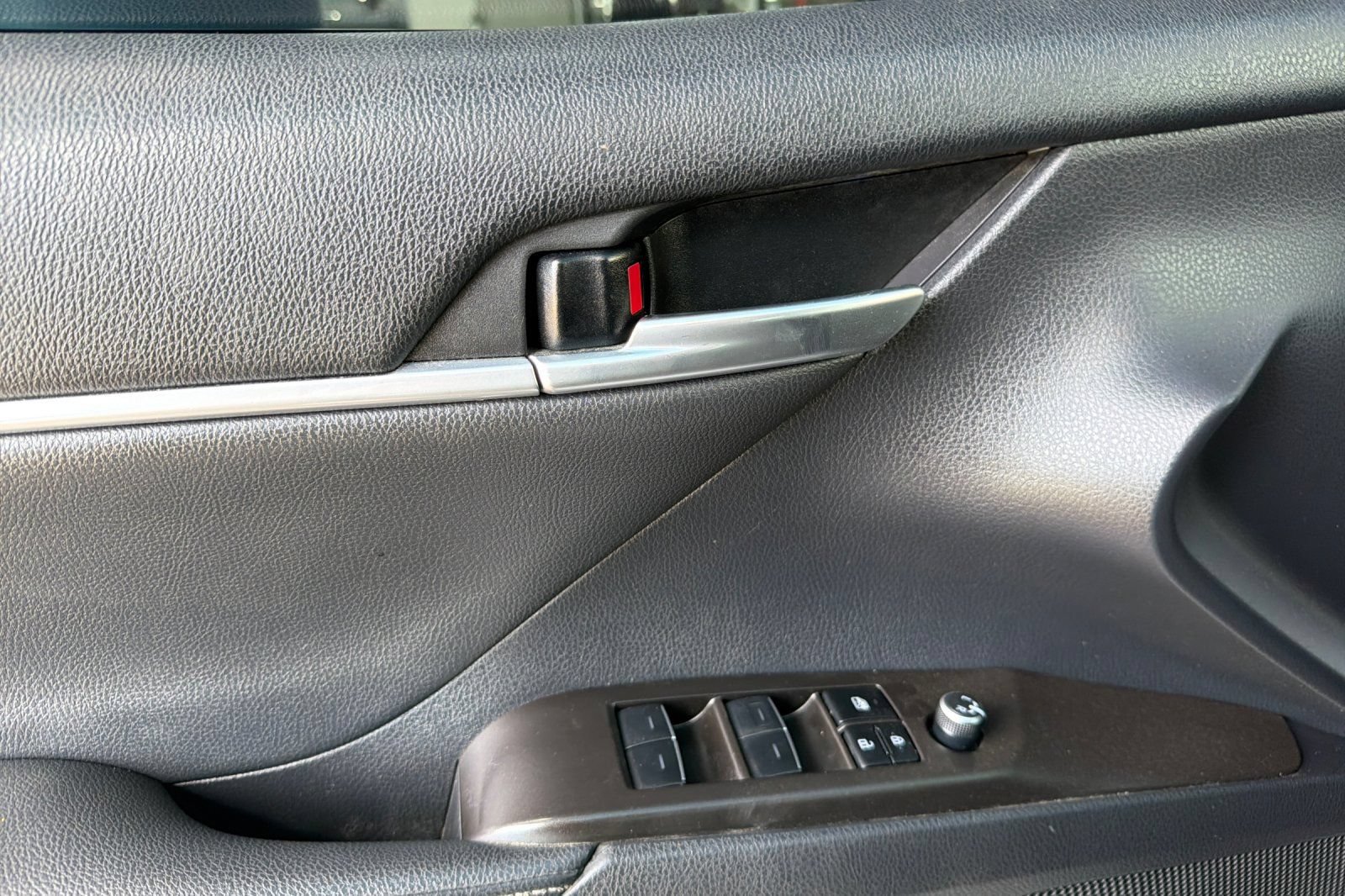 Used 2023 Toyota Camry XSE FWD image 11